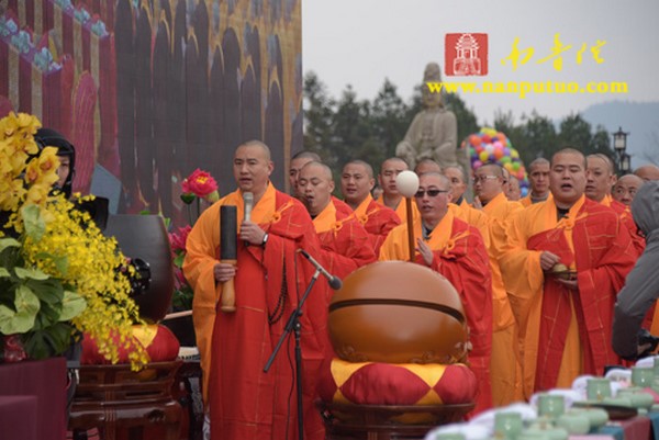 Trung Quốc: Khai quang tượng Thiên Thủ Thiên Nhãn lộ thiên cao nhất thế giới