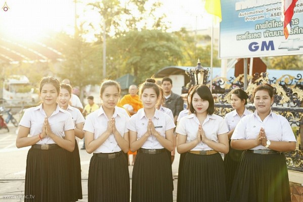 Thái Lan: Phật Giáo Tỉnh Phitsanulok tổ chức Lễ hội cúng dường tứ sự cho ba nghìn vị  Tăng