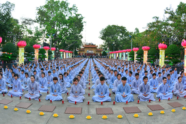 Đêm Hoa Đăng vía Phật A Di Đà