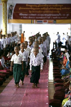 Chùm ảnh Lễ xuất gia gieo duyên thành phố Dawei, Đông Nam Myanmar.