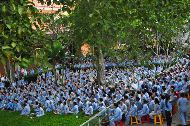 Đêm Hoa Đăng vía Phật A Di Đà