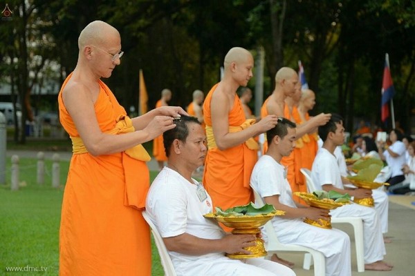 Thái Lan: Chùm ảnh Tu viện Dhammakaya tổ chức cho người Campuchia xuất gia