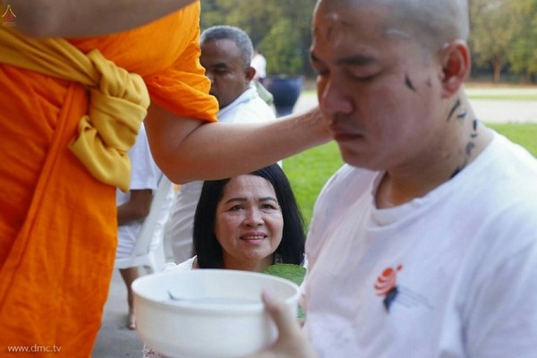 Thái Lan: Chùm ảnh Tu viện Dhammakaya tổ chức cho người Campuchia xuất gia