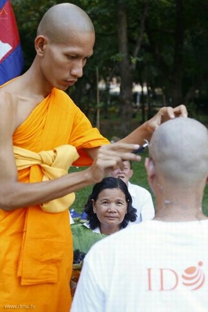Thái Lan: Chùm ảnh Tu viện Dhammakaya tổ chức cho người Campuchia xuất gia
