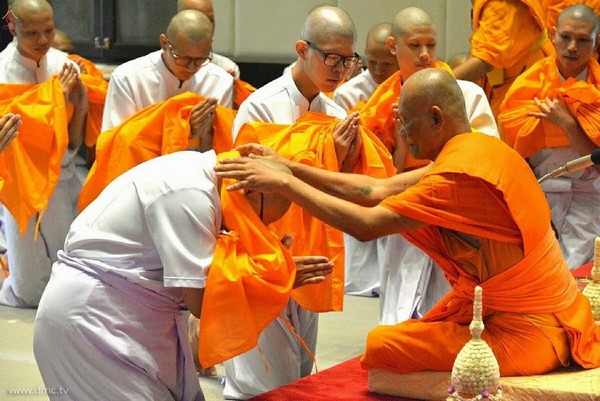 Thái Lan: Chùm ảnh Tu viện Dhammakaya tổ chức cho người Campuchia xuất gia