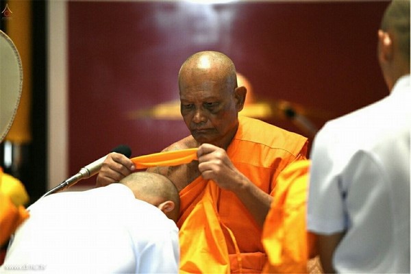 Thái Lan: Chùm ảnh Tu viện Dhammakaya tổ chức cho người Campuchia xuất gia