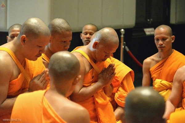 Thái Lan: Chùm ảnh Tu viện Dhammakaya tổ chức cho người Campuchia xuất gia