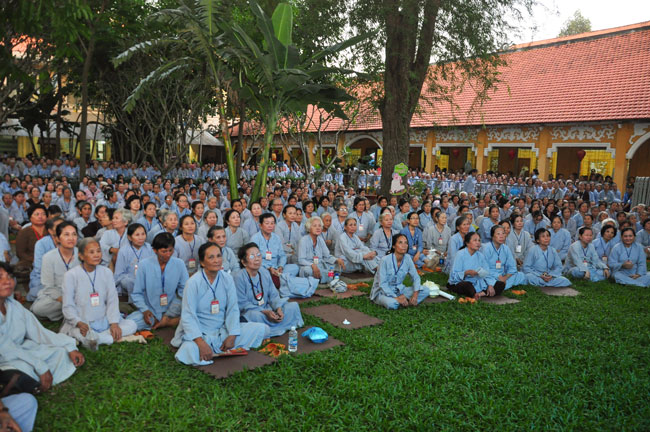 Đêm Hoa Đăng vía Phật A Di Đà