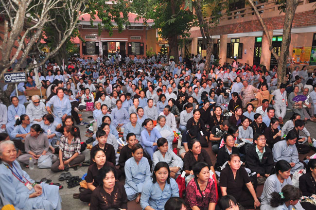 Đêm Hoa Đăng vía Phật A Di Đà