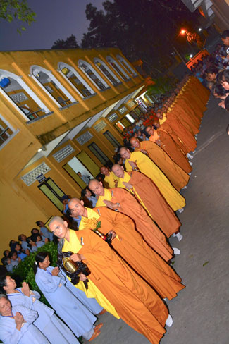 Đêm Hoa Đăng vía Phật A Di Đà