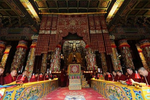 Ung Hòa Cung ngôi Chùa Phật Giáo Tây Tạng trong Tử Cấm Thành Bắc Kinh