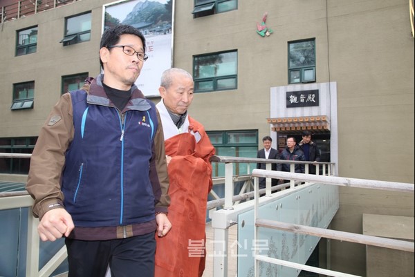 Chủ tịch Liên minh Công đoàn Korea tự nguyện xuất hiện sau 24 ngày lẫn trốn tại chùa Tào Khê