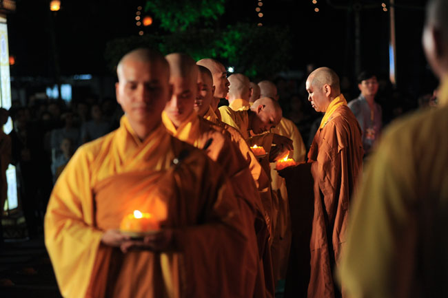 Đêm Hoa Đăng vía Phật A Di Đà
