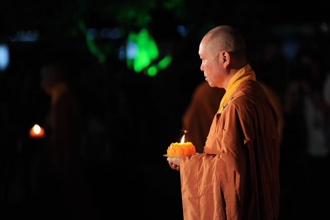 Đêm Hoa Đăng vía Phật A Di Đà