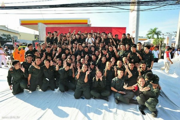 Thái Lan: Chùm ảnh 10.000 chư tôn đức Tăng già hành hương khất thực tại Chiangmai