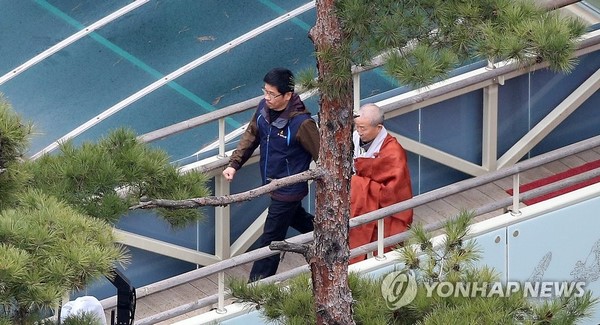 Chủ tịch Liên minh Công đoàn Korea tự nguyện xuất hiện sau 24 ngày lẫn trốn tại chùa Tào Khê
