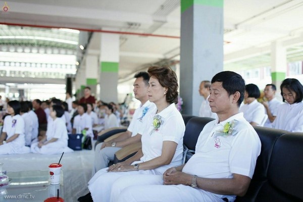 Chùm ảnh Dâng y Kathina tại Tỉnh Pathum Thani, Thái Lan