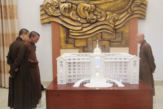 Thái Bình: Ban Trị Sự Phật Giáo tỉnh thăm và chúc mừng Giáng sinh tại Tòa Giám mục