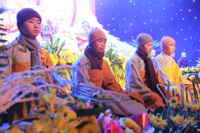 Thái Bình: Đêm hoa đăng vía Phật Di Đà tại chùa Từ Xuyên