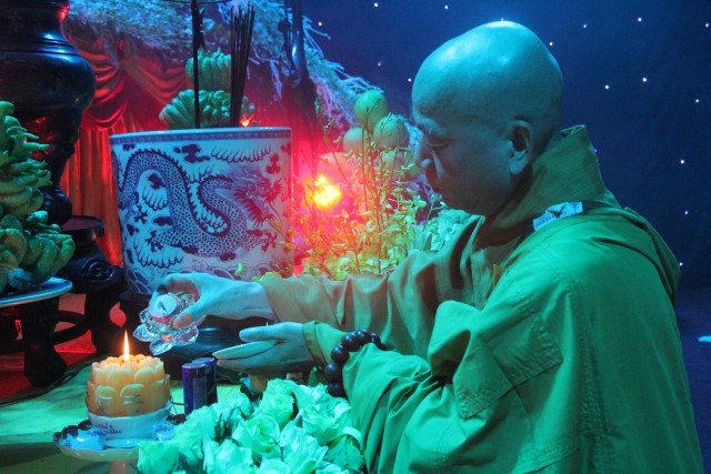 Thái Bình: Đêm hoa đăng vía Phật Di Đà tại chùa Từ Xuyên