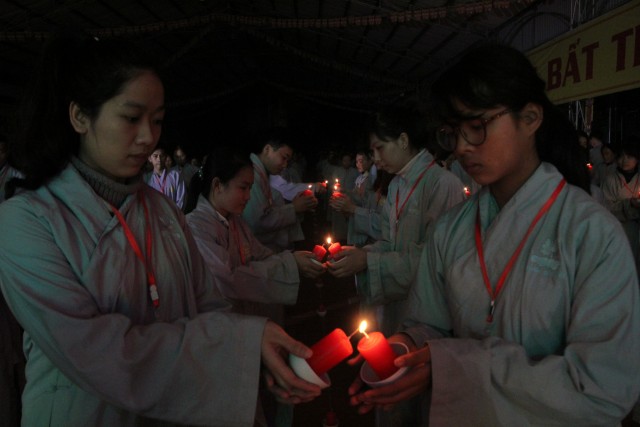 Thái Bình: Đêm hoa đăng vía Phật Di Đà tại chùa Từ Xuyên