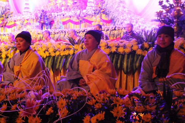 Thái Bình: Đêm hoa đăng vía Phật Di Đà tại chùa Từ Xuyên
