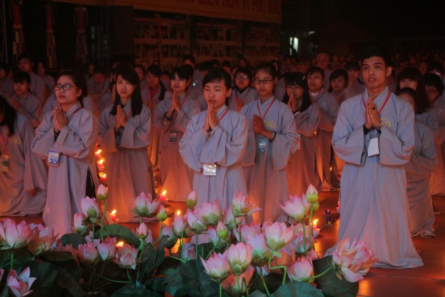 Thái Bình: Đêm hoa đăng vía Phật Di Đà tại chùa Từ Xuyên
