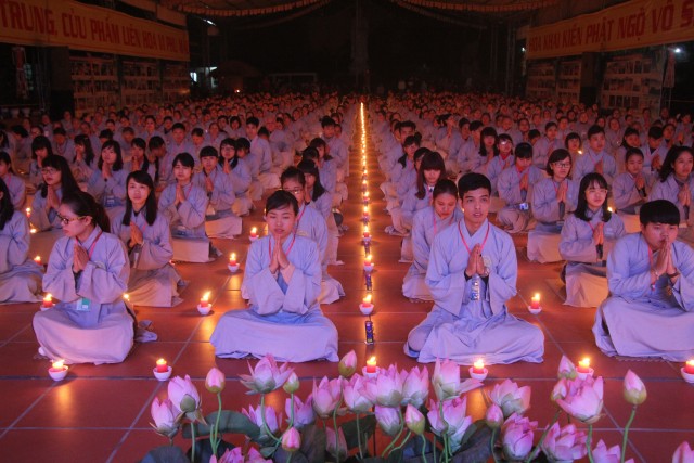 Thái Bình: Đêm hoa đăng vía Phật Di Đà tại chùa Từ Xuyên