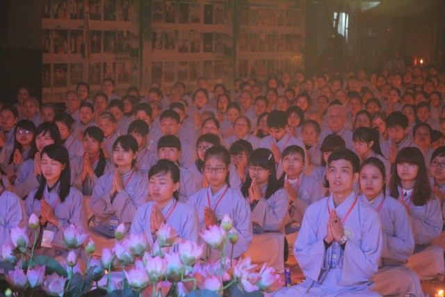 Thái Bình: Đêm hoa đăng vía Phật Di Đà tại chùa Từ Xuyên