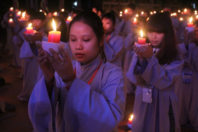 Thái Bình: Đêm hoa đăng vía Phật Di Đà tại chùa Từ Xuyên