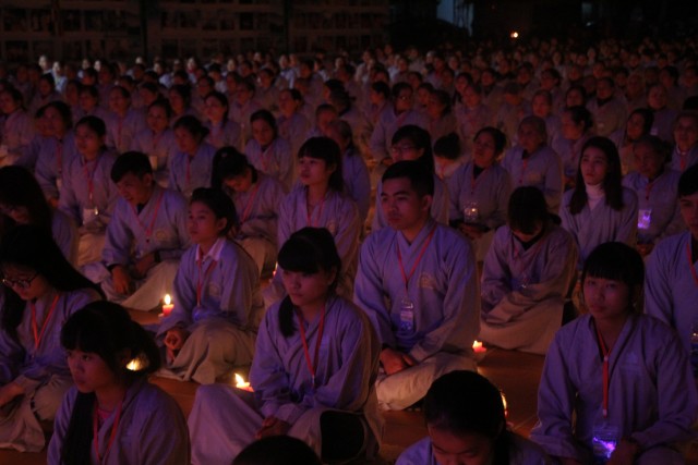 Thái Bình: Đêm hoa đăng vía Phật Di Đà tại chùa Từ Xuyên