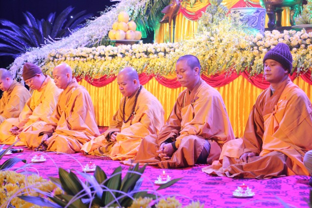 Thái Bình: Đêm hoa đăng vía Phật Di Đà tại chùa Từ Xuyên