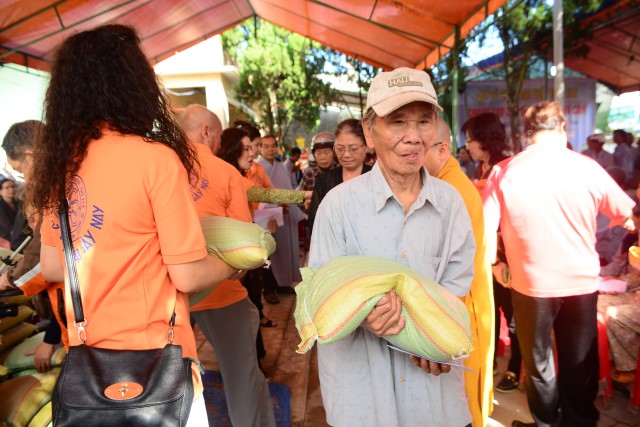 Quỹ Đạo Phật Ngày Nay: Hơn 1,5 tỷ đồng hỗ trợ nạn nhân chất độc da cam và xây dựng chùa tại Quảng Ngãi