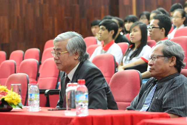 Quỹ Đạo Phật Ngày Nay: Trao 100 học bổng cho sinh viên trường Đại Học KHXH&amp;NV TP. HCM năm 2015