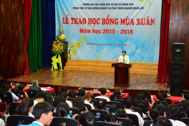 Quỹ Đạo Phật Ngày Nay: Trao 100 học bổng cho sinh viên trường Đại Học KHXH&amp;NV TP. HCM năm 2015