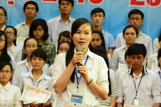 Quỹ Đạo Phật Ngày Nay: Trao 100 học bổng cho sinh viên trường Đại Học KHXH&amp;NV TP. HCM năm 2015