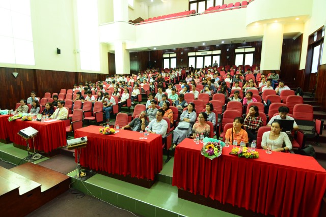 Quỹ Đạo Phật Ngày Nay: Trao 100 học bổng cho sinh viên trường Đại Học KHXH&amp;NV TP. HCM năm 2015