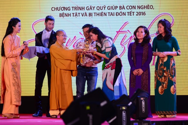 TP.HCM: Đấu giá bức tượng Phật bằng đồng trên 200 triệu cho hoạt động từ thiện