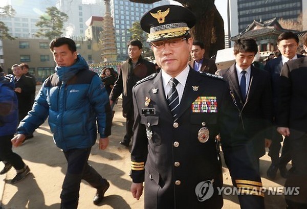 Chùm ảnh Cảnh sát Nam Hàn vây bắt tội phạm lẫn trốn vào Tổ đình Tào Khê, Seoul