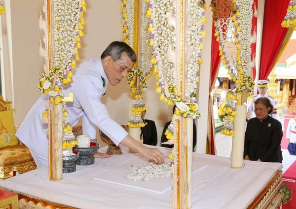 Hoàng gia Thái Lan cung nghinh Ngọc Xá lợi đức Tăng thống Somdet Phra Nyansamvara