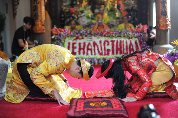 Vợ chồng Kiều Anh làm lễ Hằng thuận