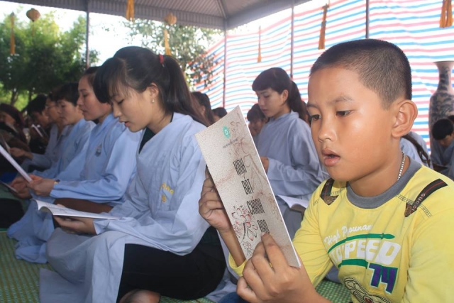 Thanh Hóa: Phật tử về chùa Vạn Linh tham dự khóa tu