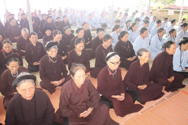 Thanh Hóa: Phật tử về chùa Vạn Linh tham dự khóa tu