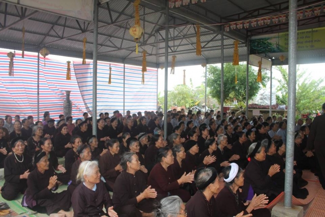 Thanh Hóa: Phật tử về chùa Vạn Linh tham dự khóa tu