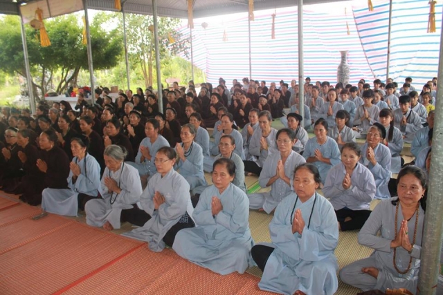 Thanh Hóa: Phật tử về chùa Vạn Linh tham dự khóa tu