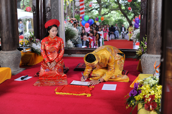Vợ chồng Kiều Anh làm lễ Hằng thuận