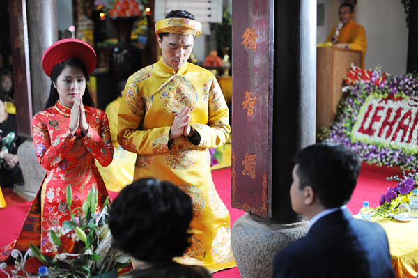 Vợ chồng Kiều Anh làm lễ Hằng thuận