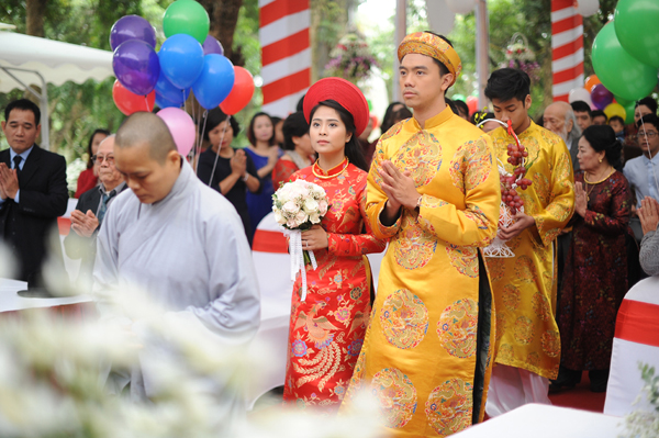 Vợ chồng Kiều Anh làm lễ Hằng thuận