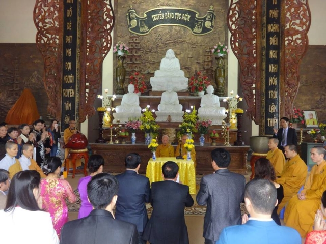 Thanh Hóa: Hai đôi tân hôn về Thiền Viện Trúc Lâm Hàm Rồng làm lễ hằng thuận