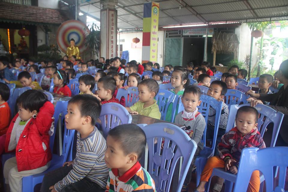 Thanh Hóa: Các cháu Mầm Non về chùa học Phật